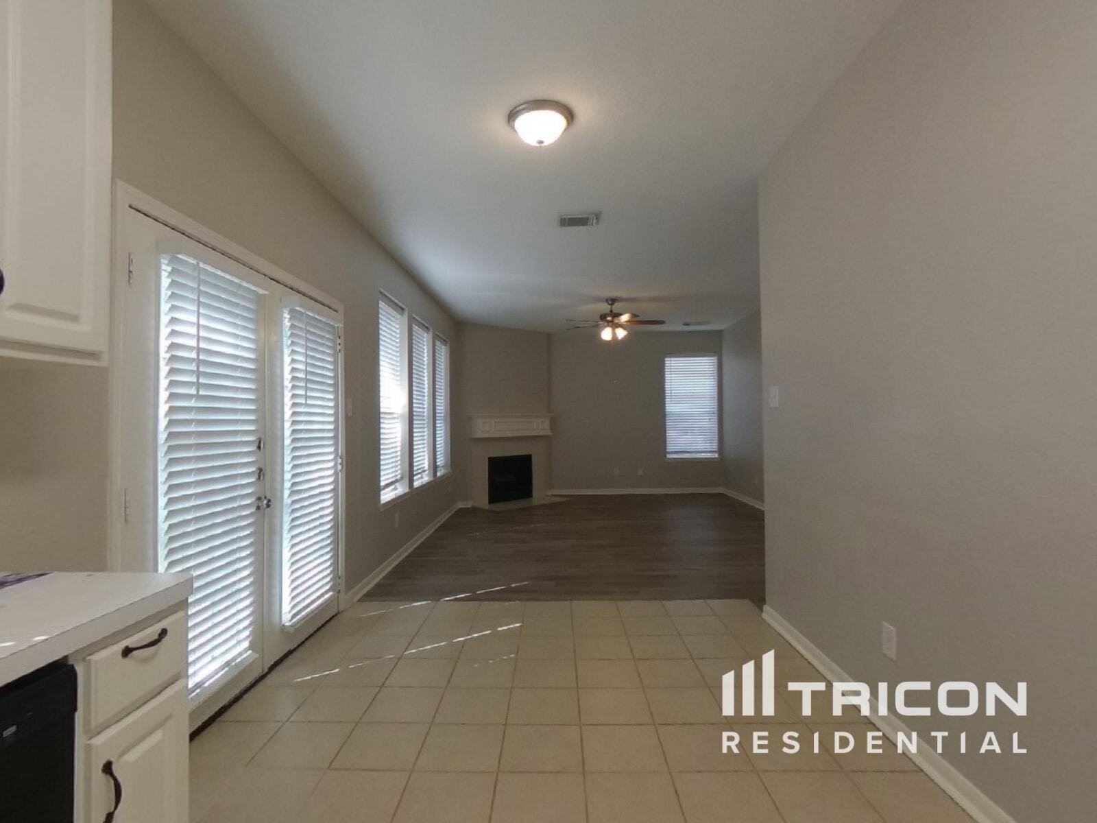 Building Photo - 9003 Cypress Square Dr