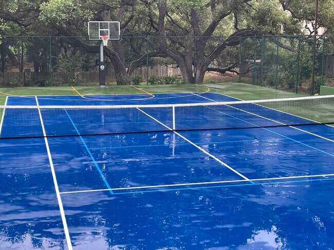 Sports Court - 8000 Donore Pl