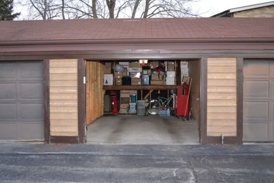 Building Photo - 1551 S Carriage Ln