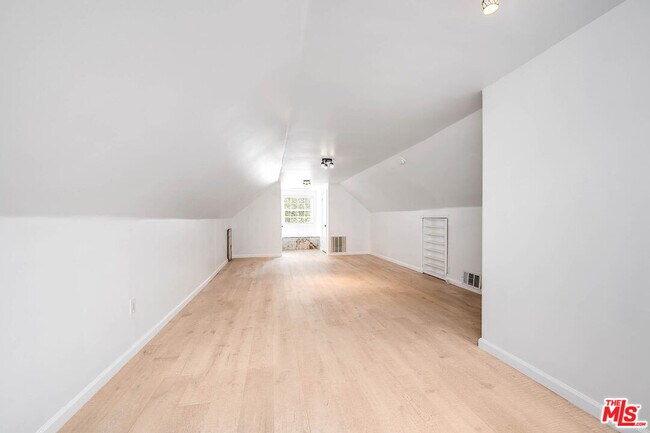 Building Photo - 4309 Gentry Ave