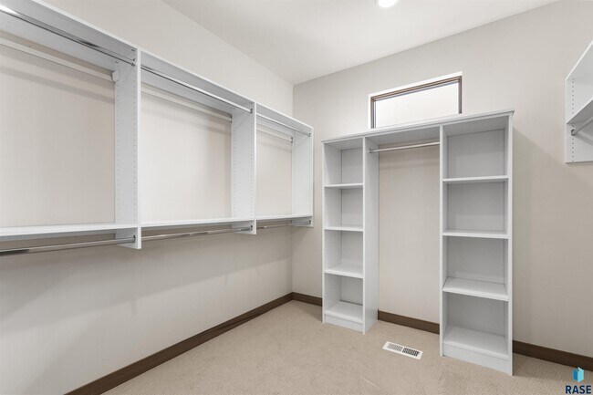 Building Photo - 2807 S Terry Ave