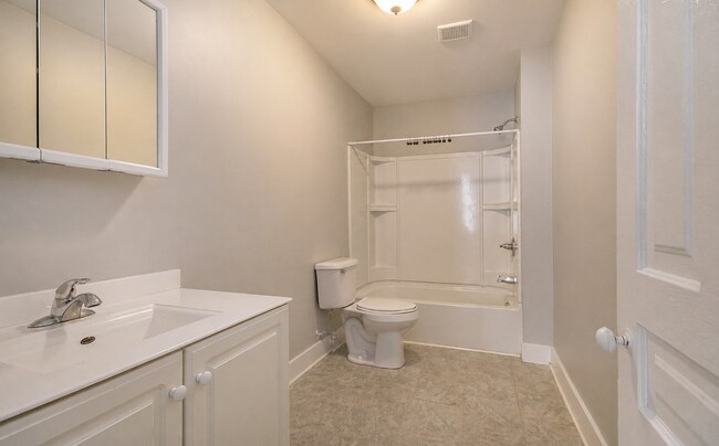 Building Photo - 811 Park St SW