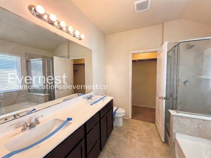 Building Photo - 12904 Tinker St