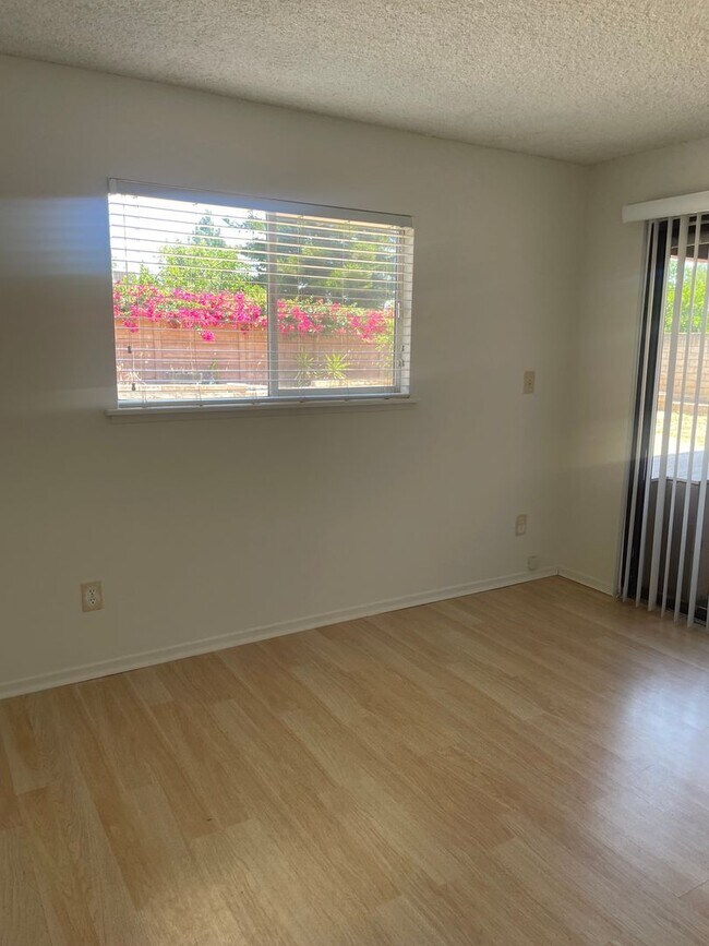 Building Photo - 10036 Casaba Ave