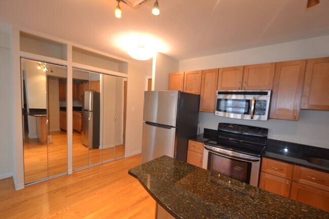 Building Photo - 4180 N Marine Dr
