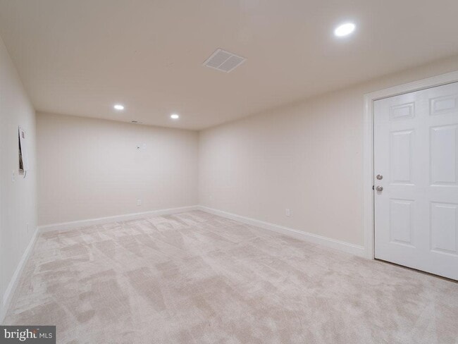 Building Photo - 22595 Windsor Locks Square