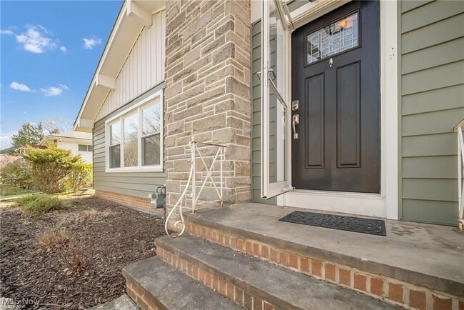 Building Photo - 6175 Vernondale Dr