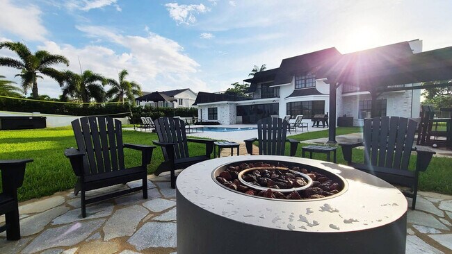 Building Photo - 4312 NE 22nd Ave