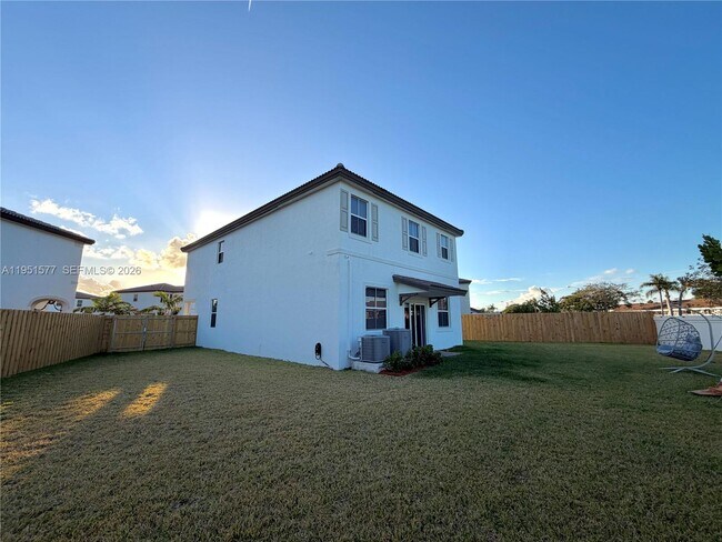 Building Photo - 2661 SE 24th Ct