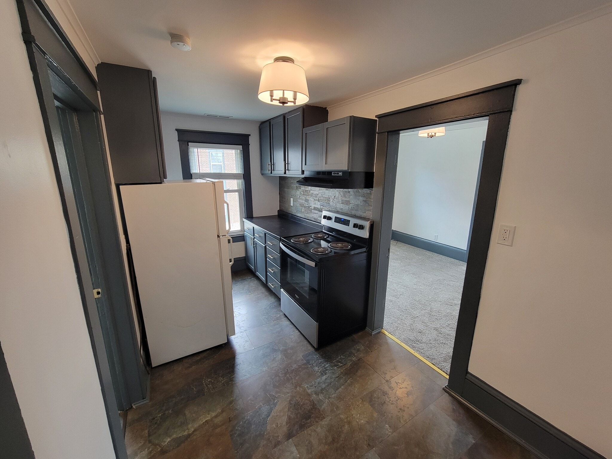 Kitchen - 607 Manchester St