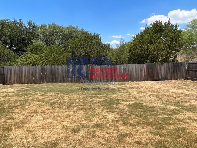Building Photo - Stunning 3 Bed 2 Bath Home in Gated Lakesi...