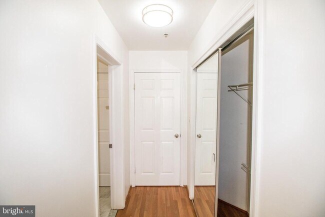 Building Photo - 1337 Waterford Dr