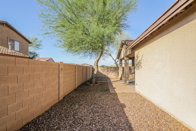 Building Photo - 2543 W Old Paint Trail