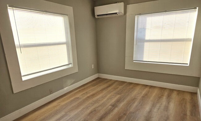 Building Photo - Cozy 1 Bedroom Apartment in Eagle Ave