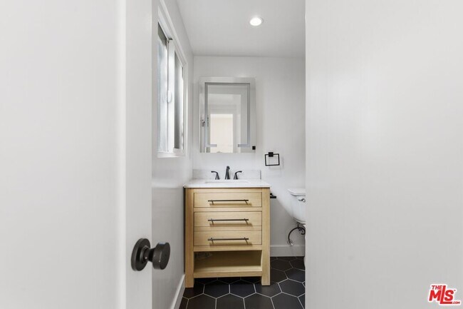 Building Photo - 11671 Chandler Blvd