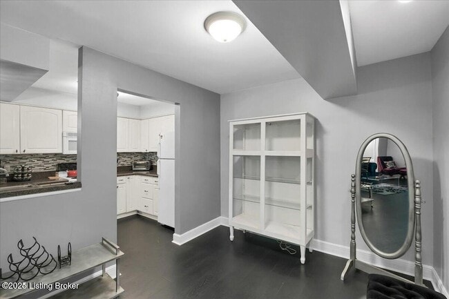 Building Photo - 44 Lake Ave