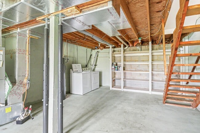 Building Photo - Two bedroom, one bathroom interior townhome in Mechanicsburg near Lisburn Rd.