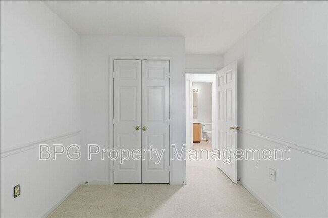 Building Photo - 522 Breckinridge Square SE