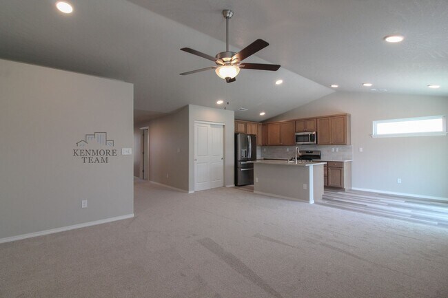 Building Photo - 3 Bedroom, 2 Bath Home in Kennewick