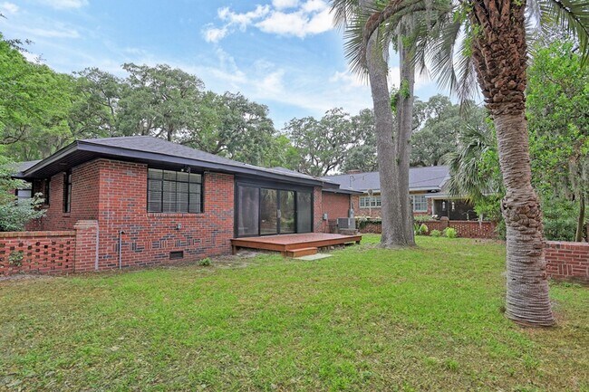 Building Photo - Renovated 3BR / 2BA Home for Rent on Gordonston Ave