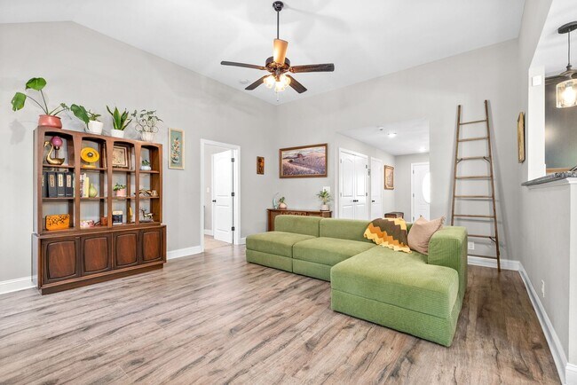 Building Photo - Fish, Swim or Canoe from your backyard! Beautiful 3 bed 2 bath with large Fenced in backyard!