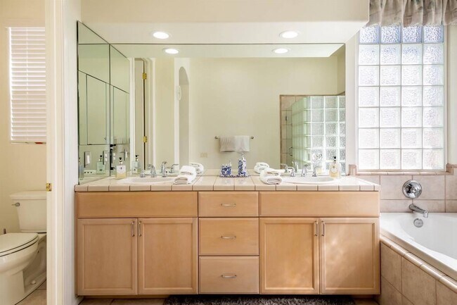 Building Photo - 40741 Avenida Solana