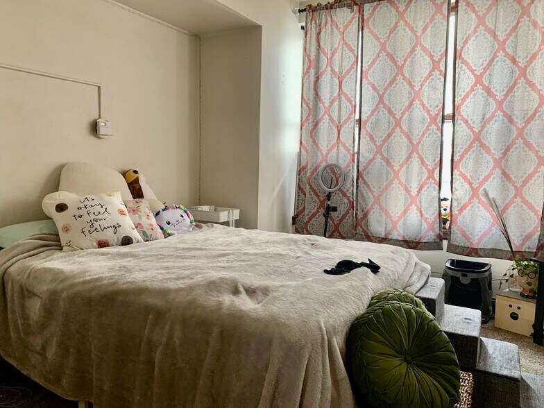 Building Photo - 636 State St