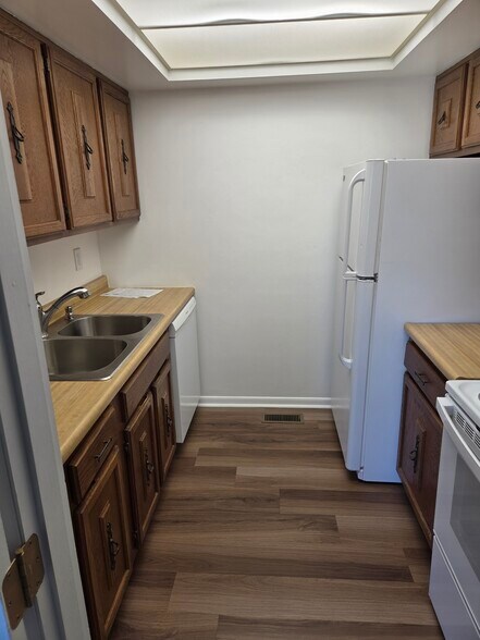 Building Photo - 858 Sussex Pl