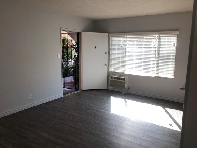 Building Photo - Faircrest Apartments