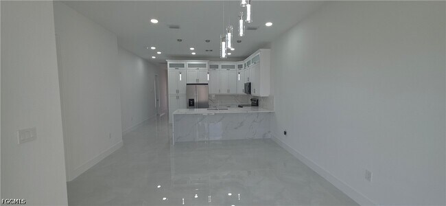 Building Photo - 322-324 Poplar St