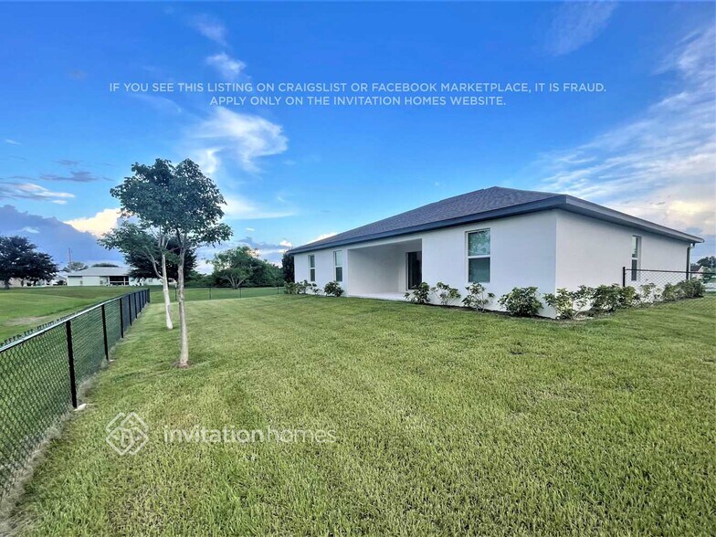 Building Photo - 311 Tandil St