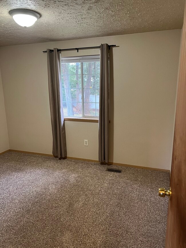 Building Photo - 12521 N Fairwood Dr