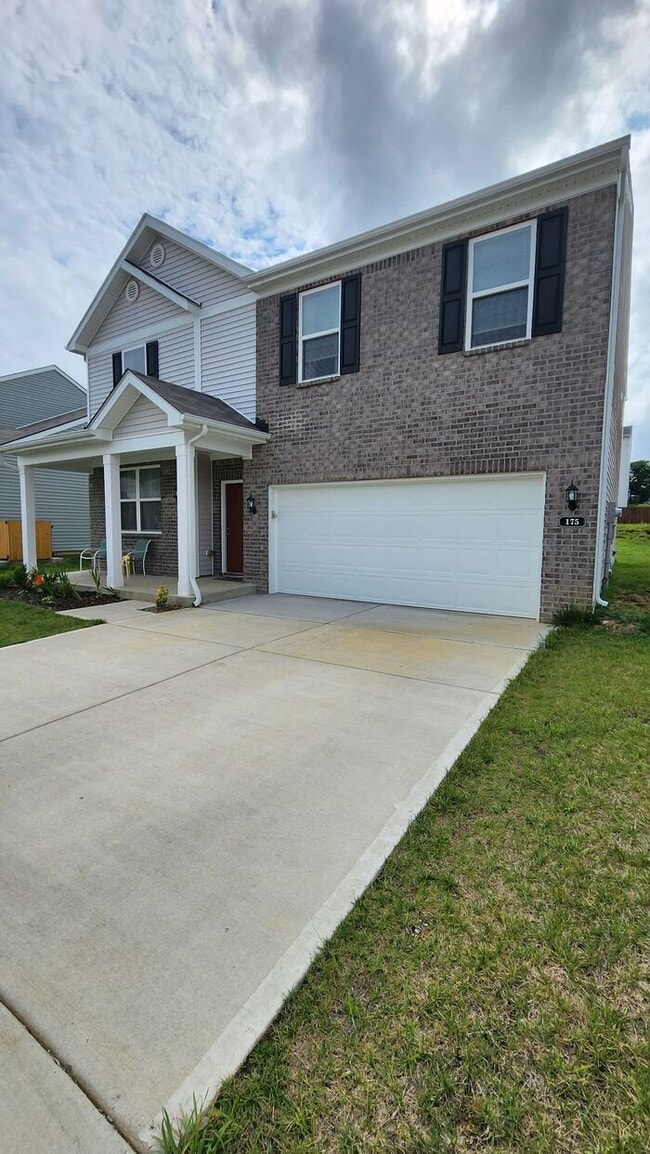 Building Photo - Spacious 4 Beds 3 Baths in Shelbyville