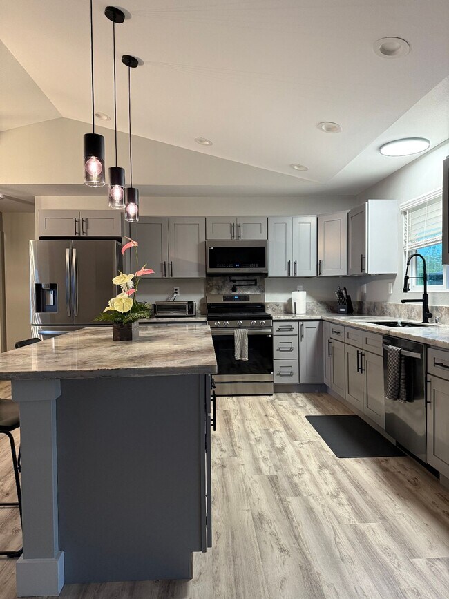 Building Photo - 3 Bedroom Unit in Keaau