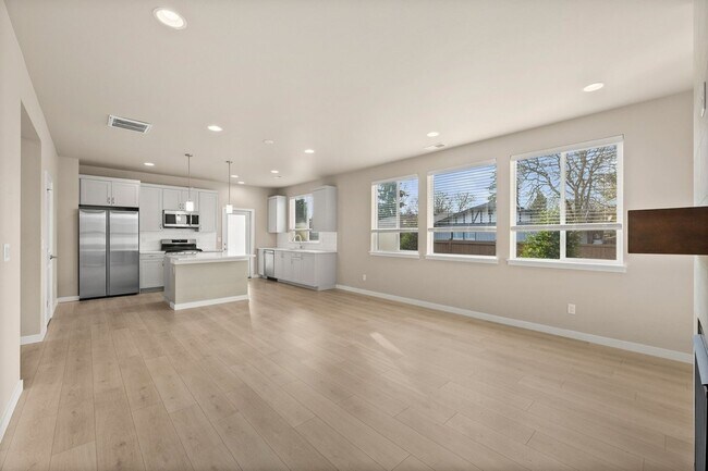 Building Photo - 16212 8th Ave E