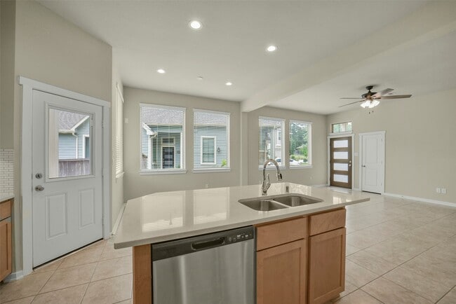 Building Photo - 323 N Spotted Fern Dr