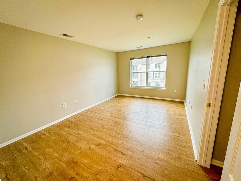 Building Photo - 136 Lionheart Ln