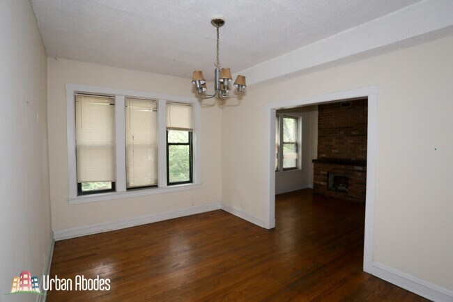 Building Photo - 3517 N Racine Ave