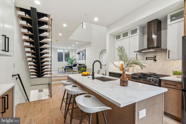 Building Photo - 1106 N Bodine St