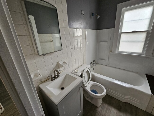 Building Photo - 15906 Corsica Ave