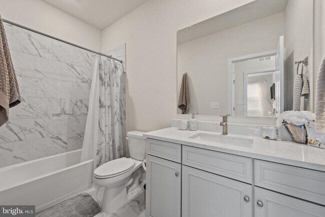 Building Photo - 513 Waters Lndg Dr