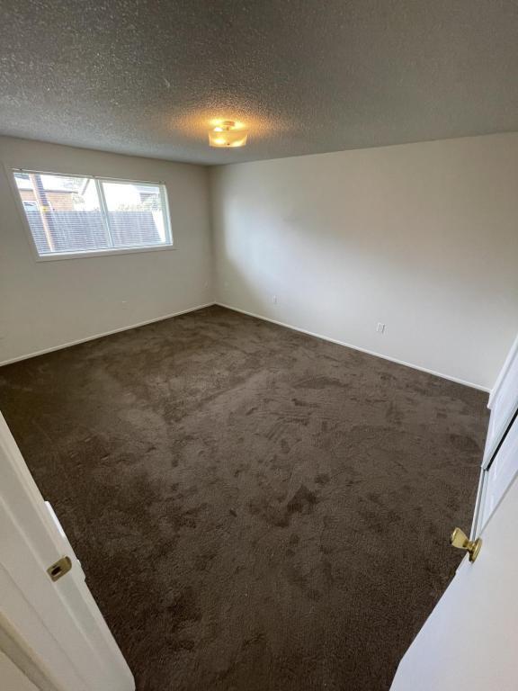 Building Photo - 2230 Oak St SE