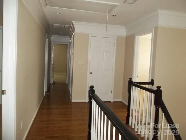 Building Photo - 604 Queenswater Ln