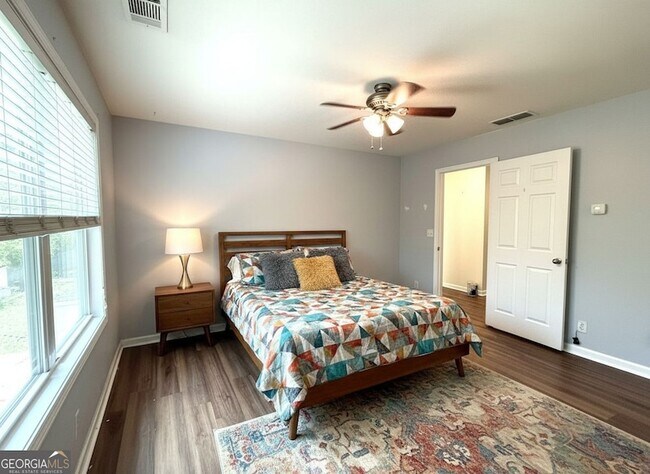 Building Photo - 207 Granite Way