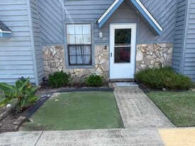 Building Photo - 1325 Greendale Ave