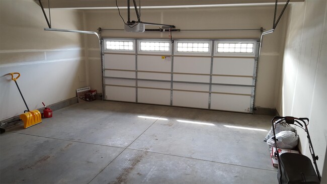 Building Photo - 726 Forest Glen Dr