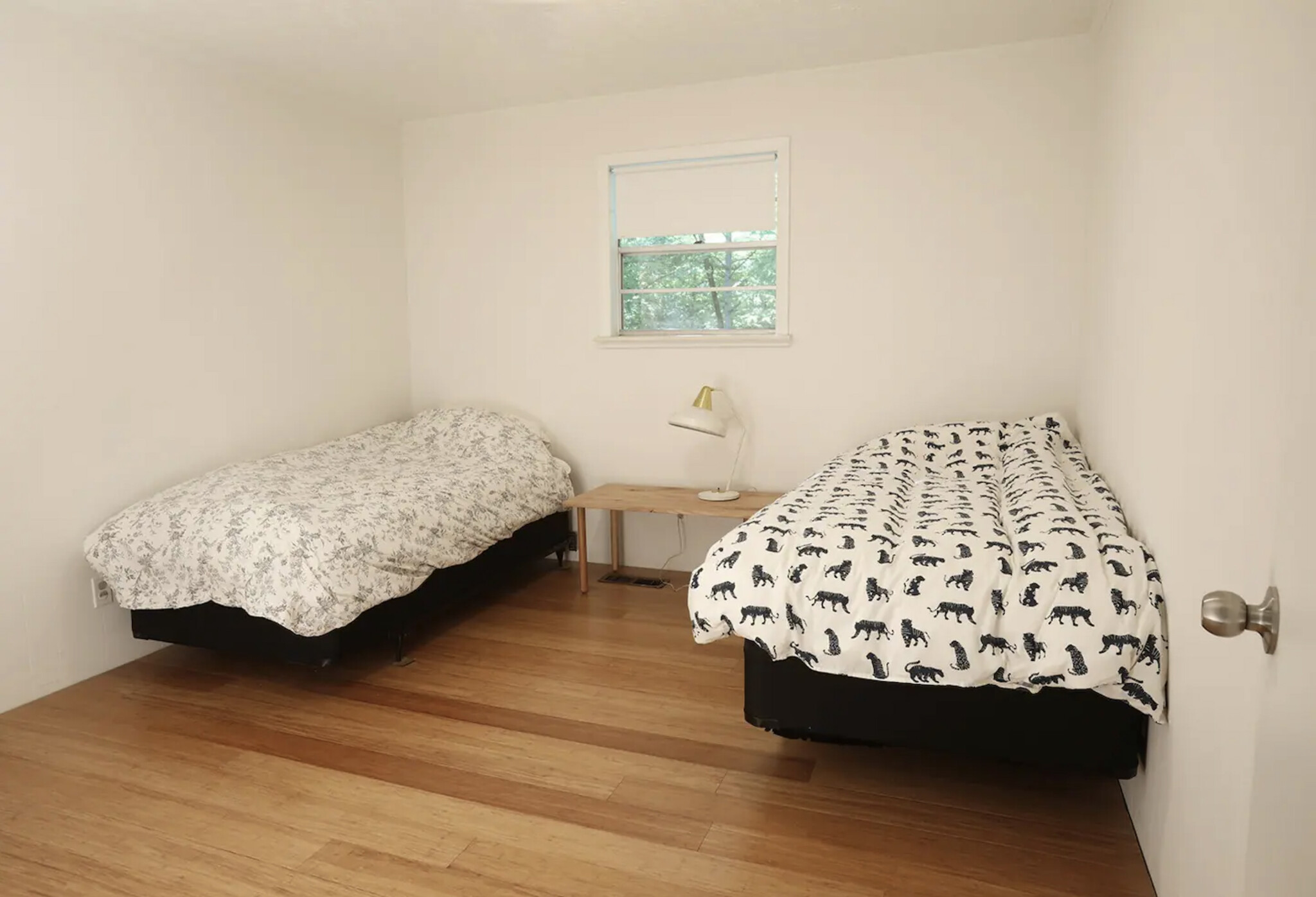 twin room - 3724 Warden Branch Ln