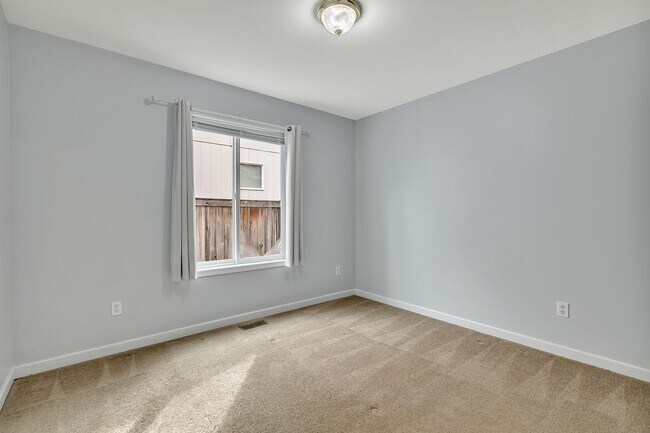 Building Photo - Amazing Floor Plan in Desirable Spanaway Neighborhood!
