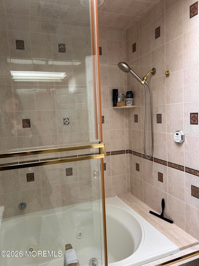 Building Photo - 6 Cook St