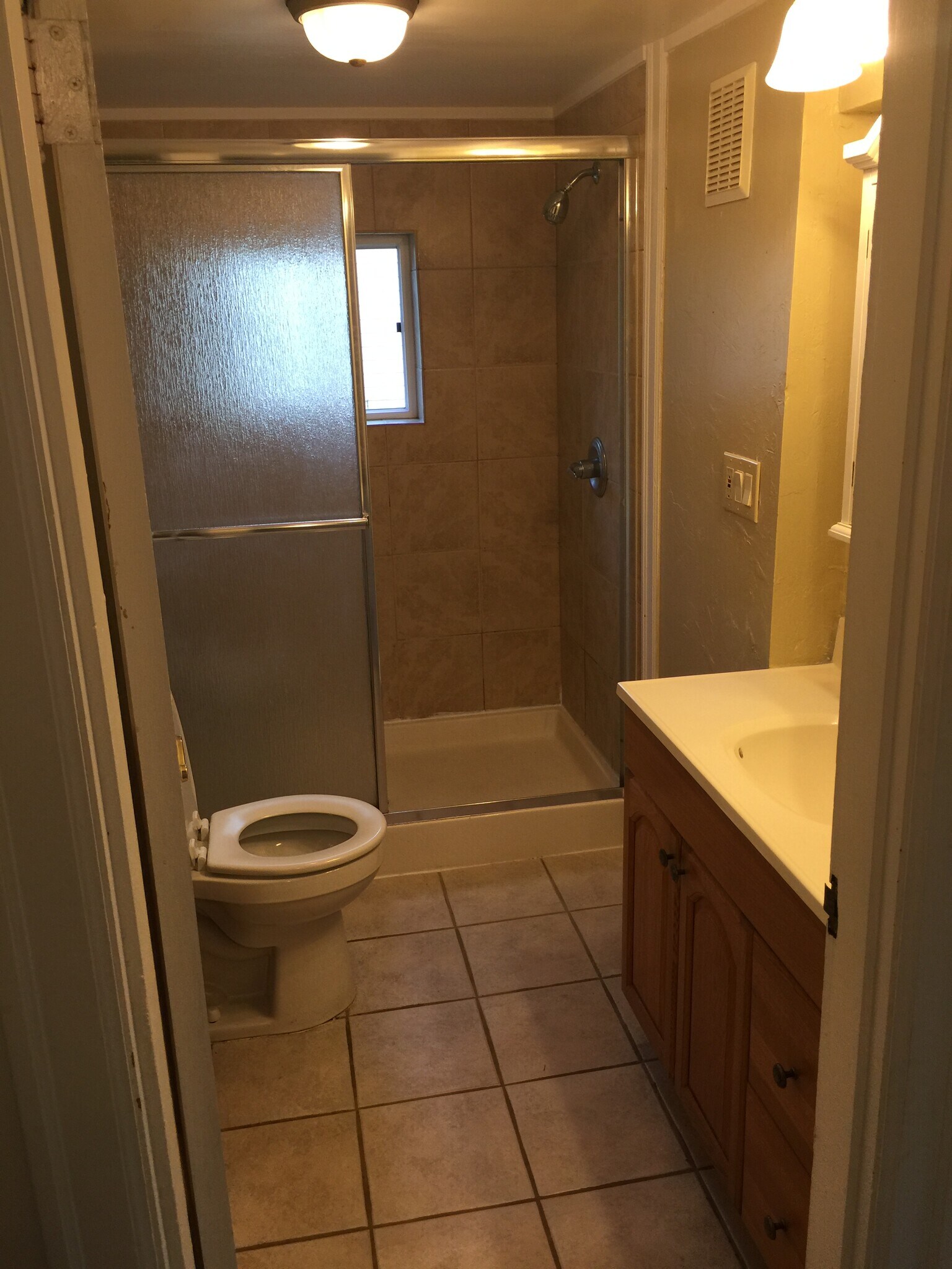 Building Photo - 13304 NE Glisan St